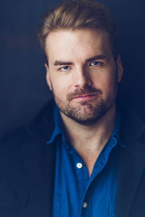 Chris Chirdon 6'1"
SAG/Aftra  AEA