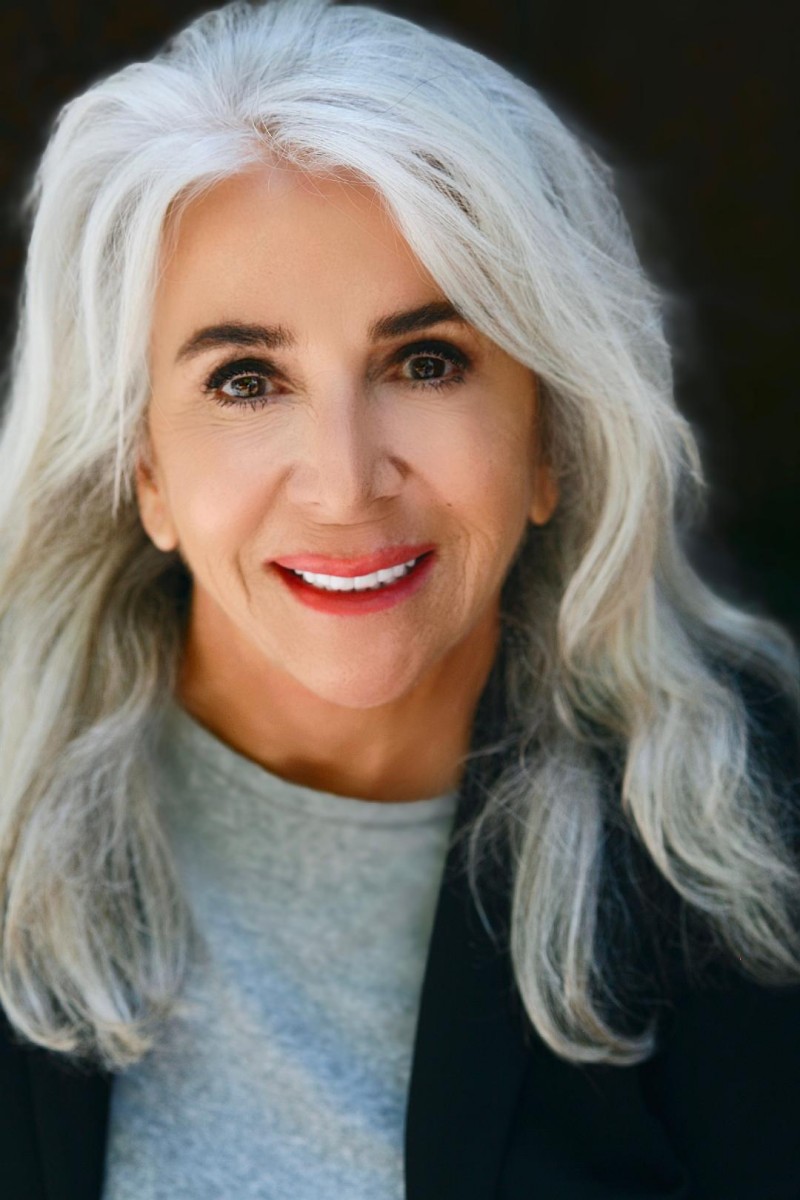 HELEN HALE Ht: 5'4" Size:8
Bust: 34C Waist: 29 Hips: 35 Shoe: 8.5 Hair: Silver Eyes: Brown