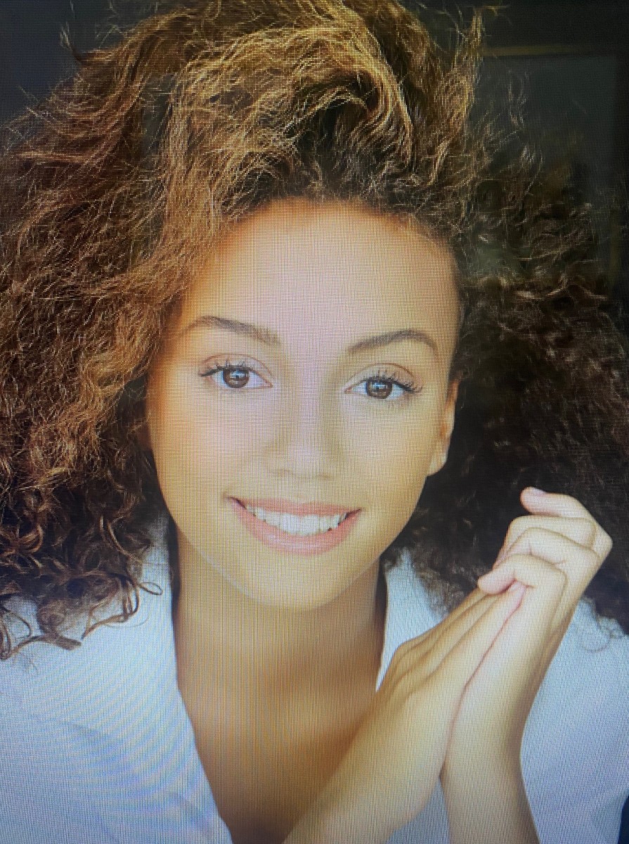 Julie W   5'7" Size 2-4 Shoe: 9
Hair: Brown  Eyes: Brown