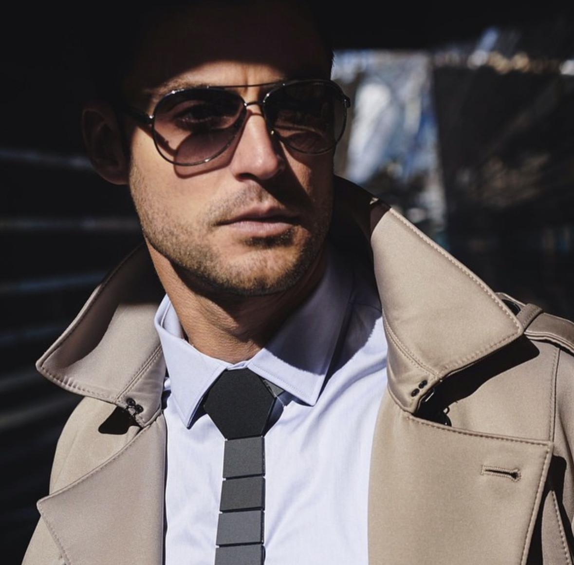 MATT FOX 6'1.5" Suit: 40R Waist: 32 Inseam: 32 Shoe: 12