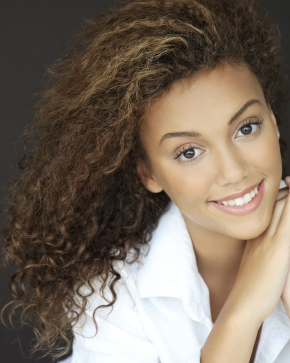Julie W   5'6" Size 2-4 Jean Size: 25 Shoe: 9
Hair: Brown  Eyes: Brown