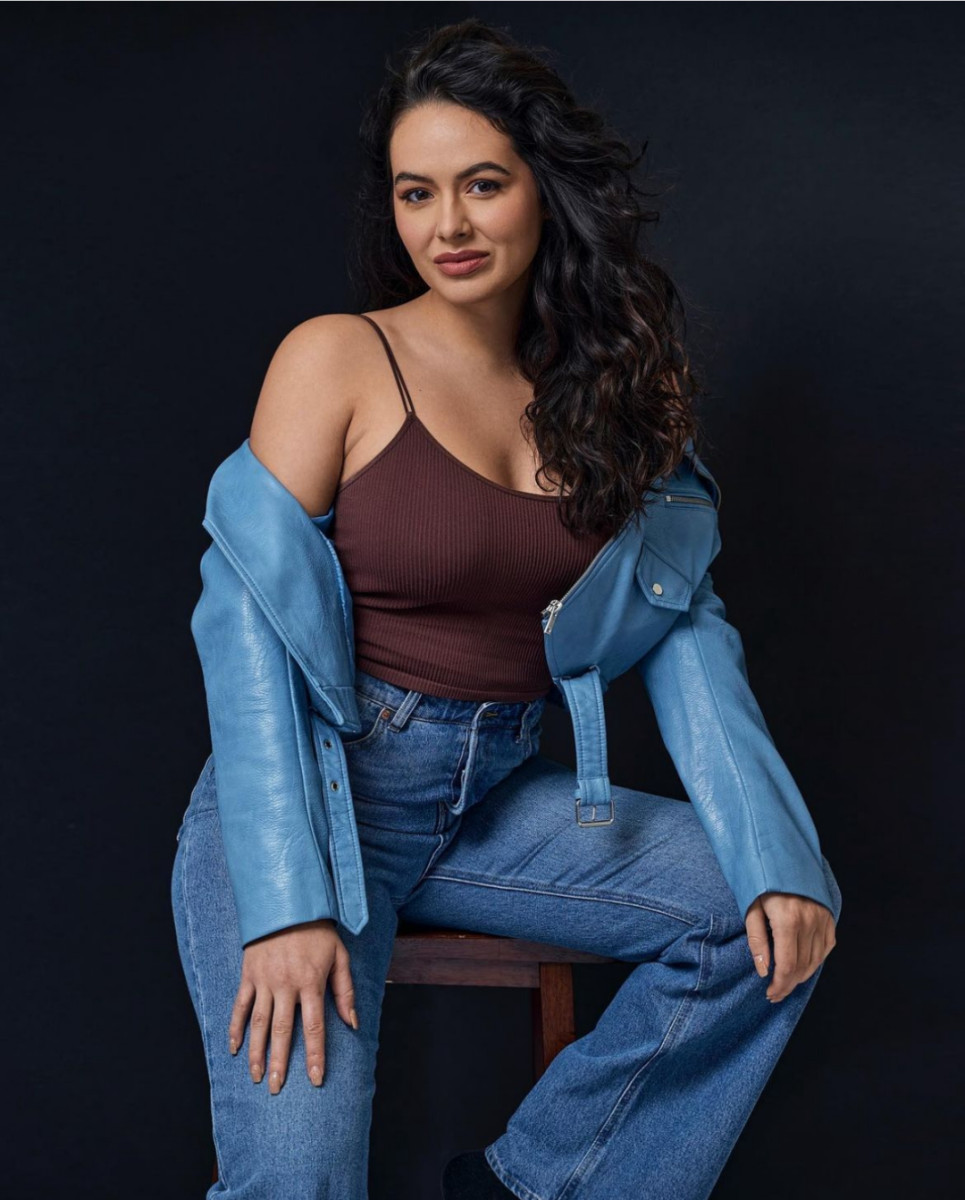 Model: ADRIANNA DAVID