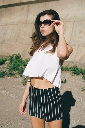 LAURA  P  5'9" Size: 2-4  Bust: 32  Waist :25  Hip: 35  Shoe: 9  Hair: Brown  Eyes: Hazel