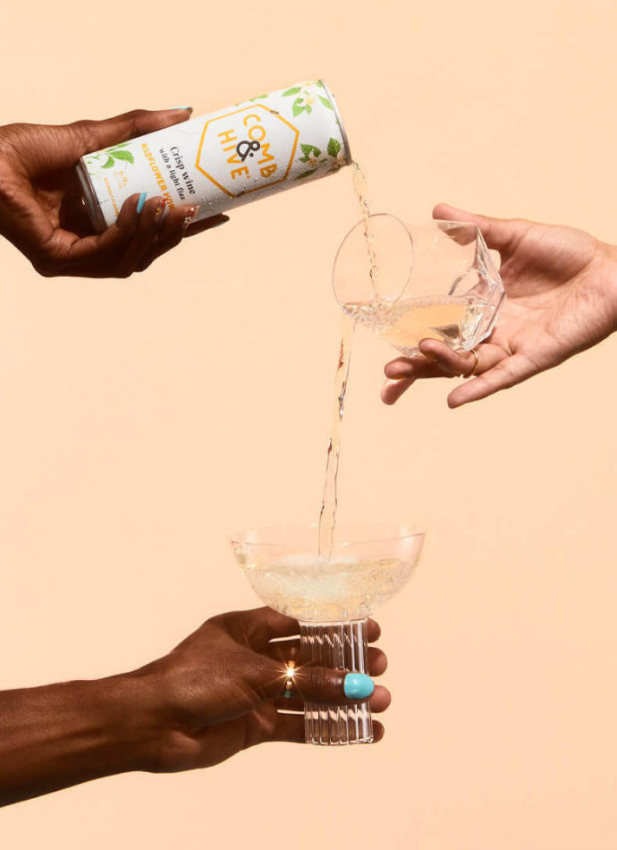 ANGELICA GUILLEN 5'10" Size: 2
Bust: 32
Waist: 24
Hips: 34
Shoe: 9
Hair: Brown
Eyes: Brown