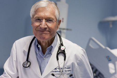 ROGER CONOVER 5'11" 
Suit: 40R
Shirt: 15.5-33
Waist:34
Inseam:31
Shoe:10D
Hair:White
