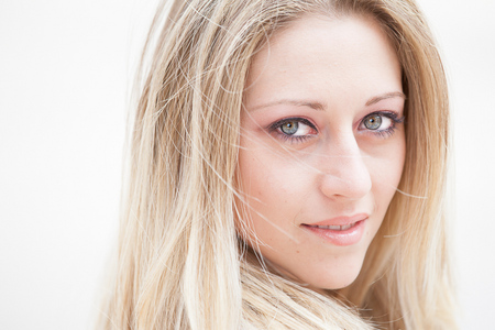 VERONIKA 5'9" Size: 4-6
33B-25-36
Shoe:7.5