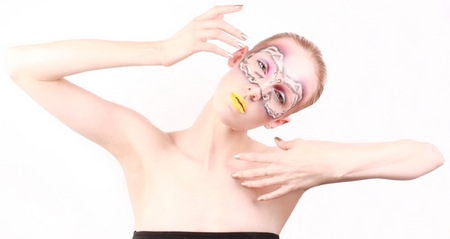 SIETZKA 5'10" Size: 4-6 34-24-36 Shoe:9  Hair: Blonde Eyes:Blue/green