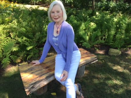 LYDIA SCHMITT
5'4" Dress: 4 Bust: 35
Waist: 28 Hips: 35
Hair: Silver Eyes: Green
Shoe: 8 SAG AFTRA