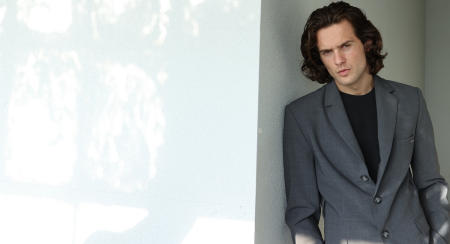 Florim 6'3" Suit: 40L Shirt: 16-35 Inseam:34
