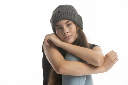 HANNAH  5'7"  Hair: Brown  Eyes: Blue