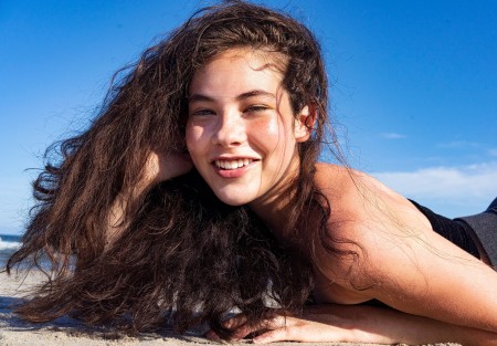 HANNAH  5'7"  Hair: Brown  Eyes: Blue