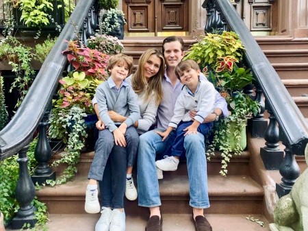 THOMAS FAMILY

Harvey DOB 2015
Henry  DOB 2018